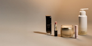 Must-haves for the holiday season next to each other on neutral surface with festive background